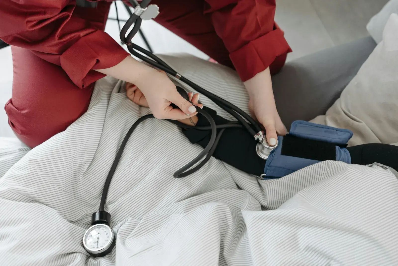 Home Nursing in Jordan: When You Need It and How to Choose the Right Nurse